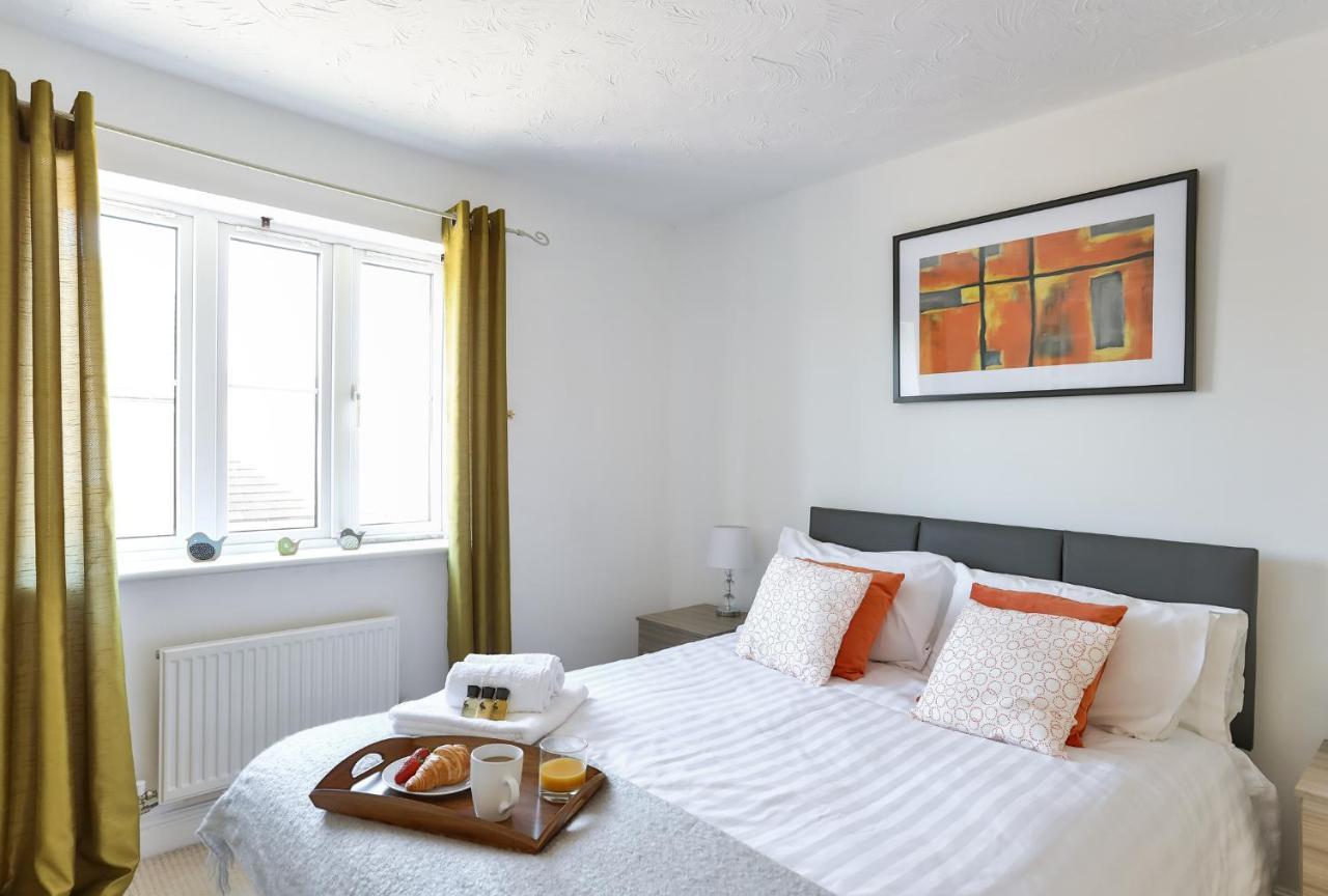 Kvm - Highclere House For Large Groups With Parking By Kvm Stays Hampton Esterno foto