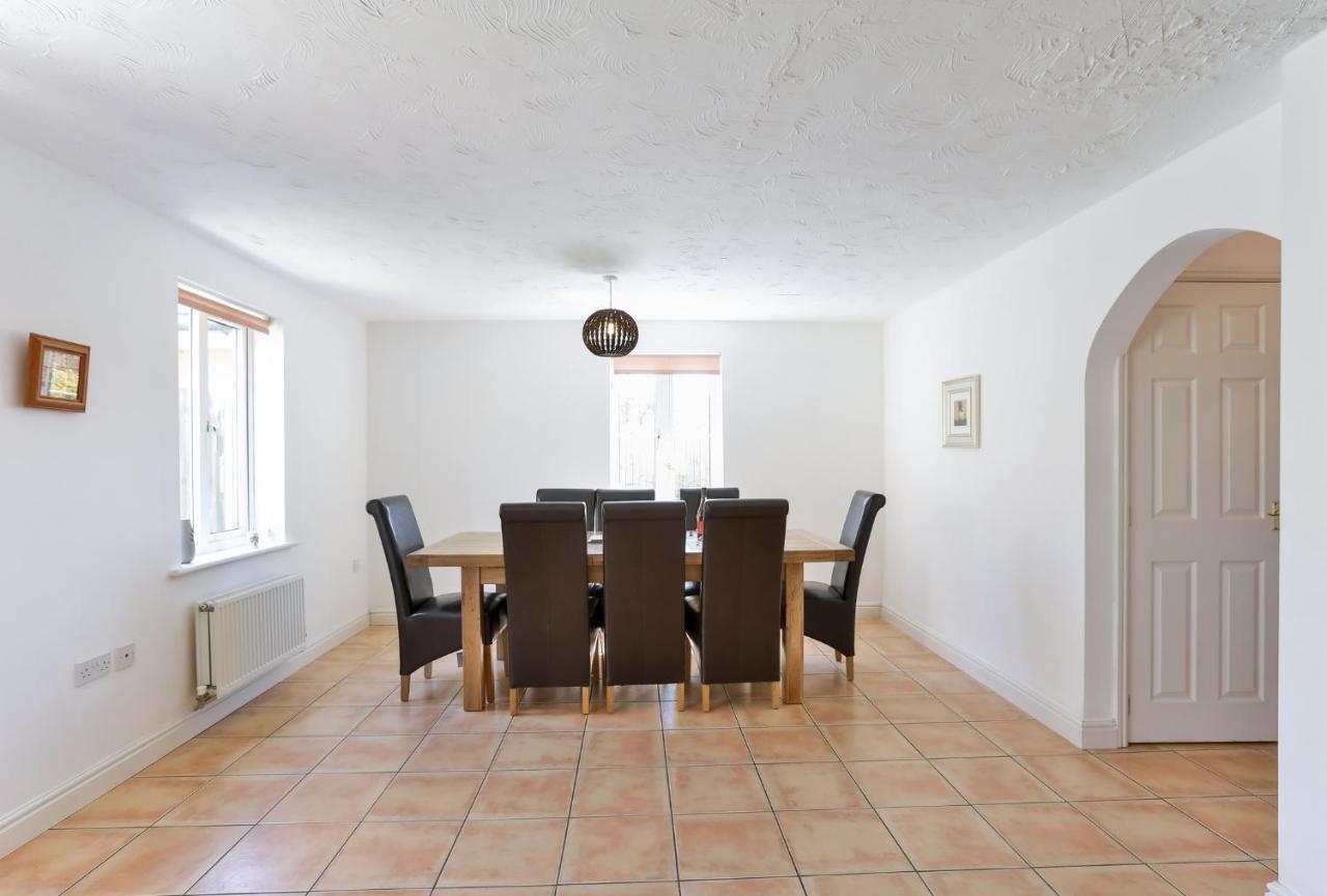Kvm - Highclere House For Large Groups With Parking By Kvm Stays Hampton Esterno foto
