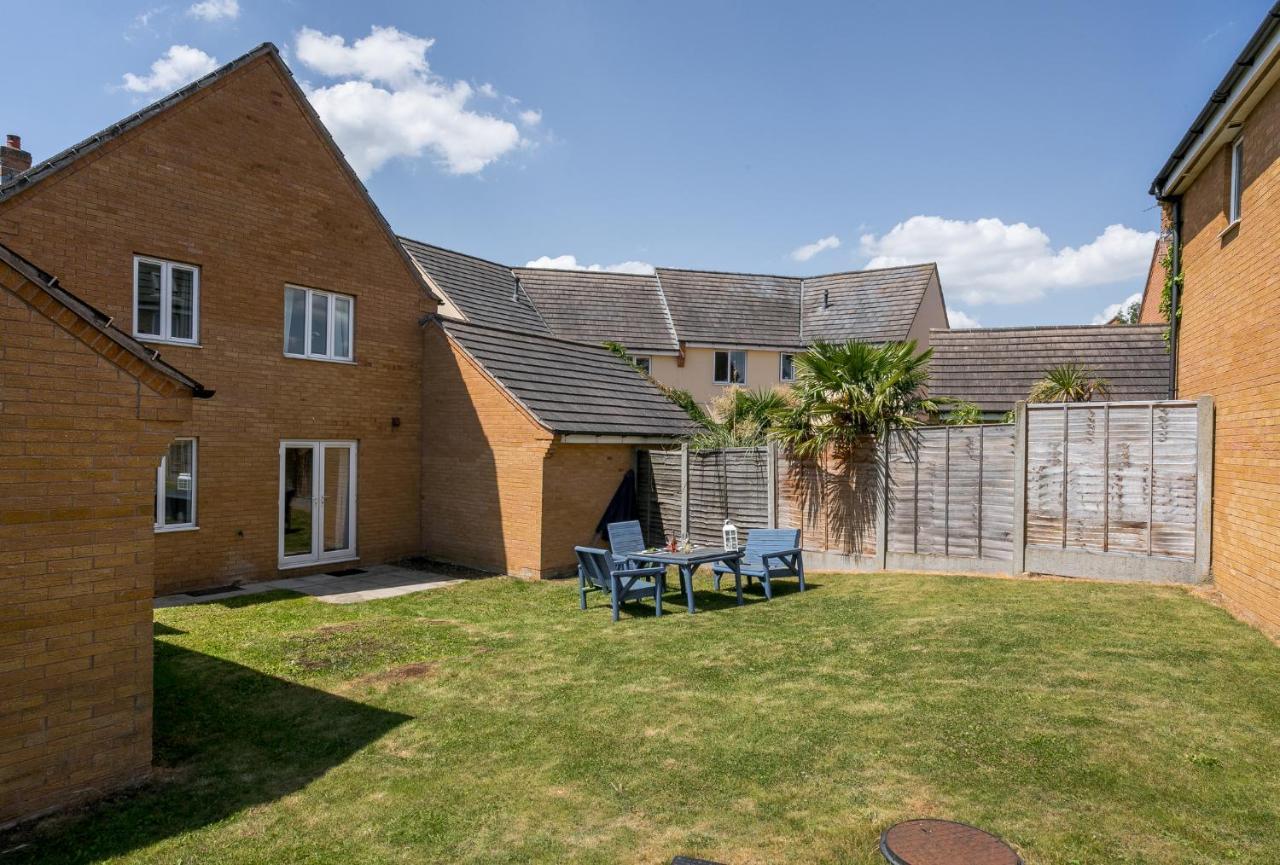 Kvm - Highclere House For Large Groups With Parking By Kvm Stays Hampton Esterno foto