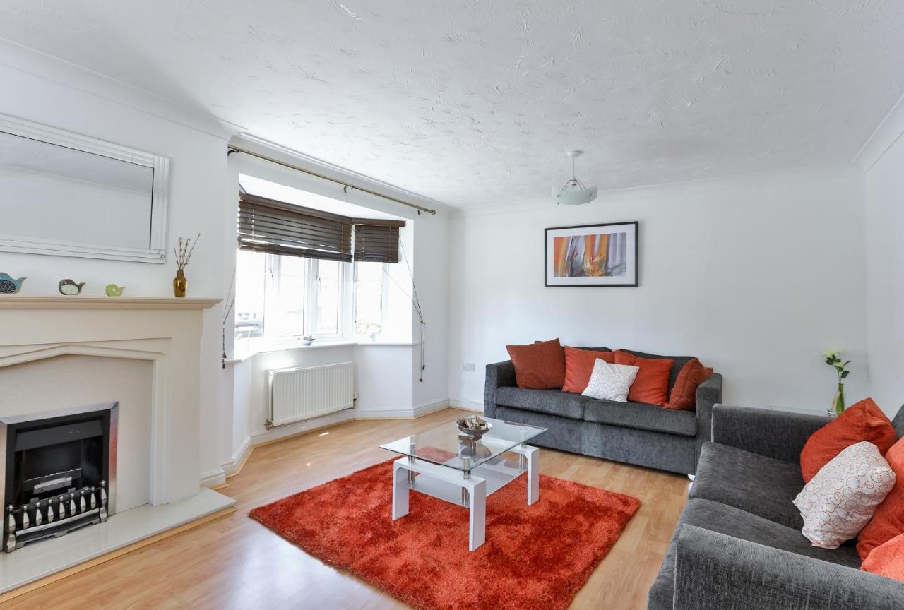 Kvm - Highclere House For Large Groups With Parking By Kvm Stays Hampton Esterno foto