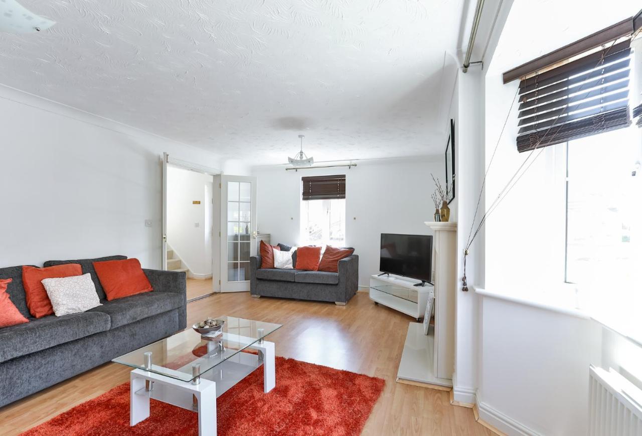 Kvm - Highclere House For Large Groups With Parking By Kvm Stays Hampton Esterno foto